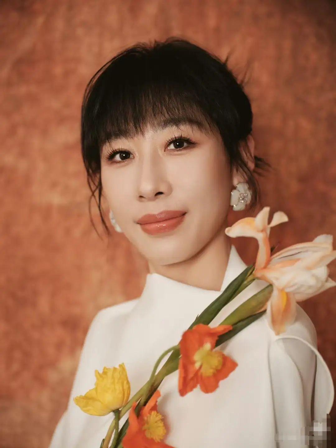 不出意外，意外又发生了，东方卫视跨年演唱会上，任素汐登场，而一开唱后，突然发