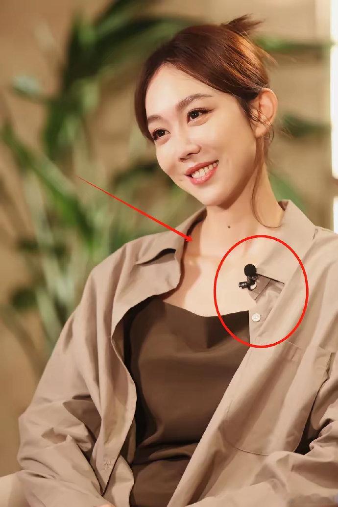 姜妍说，其实这事儿被拍到了我也没想藏着掖着。​我和我老公是两三年前领的证，当时