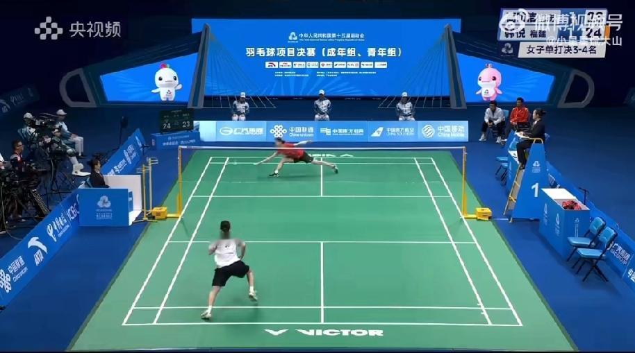 韩悦夺全运会羽毛球单项赛女单季军！11月19日，第15届全运会羽毛球女单铜牌赛