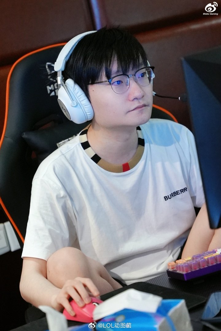 两把刺客全是乱杀！Tian再次不死超神两个胜局砍下19-0-16的华丽战绩在今