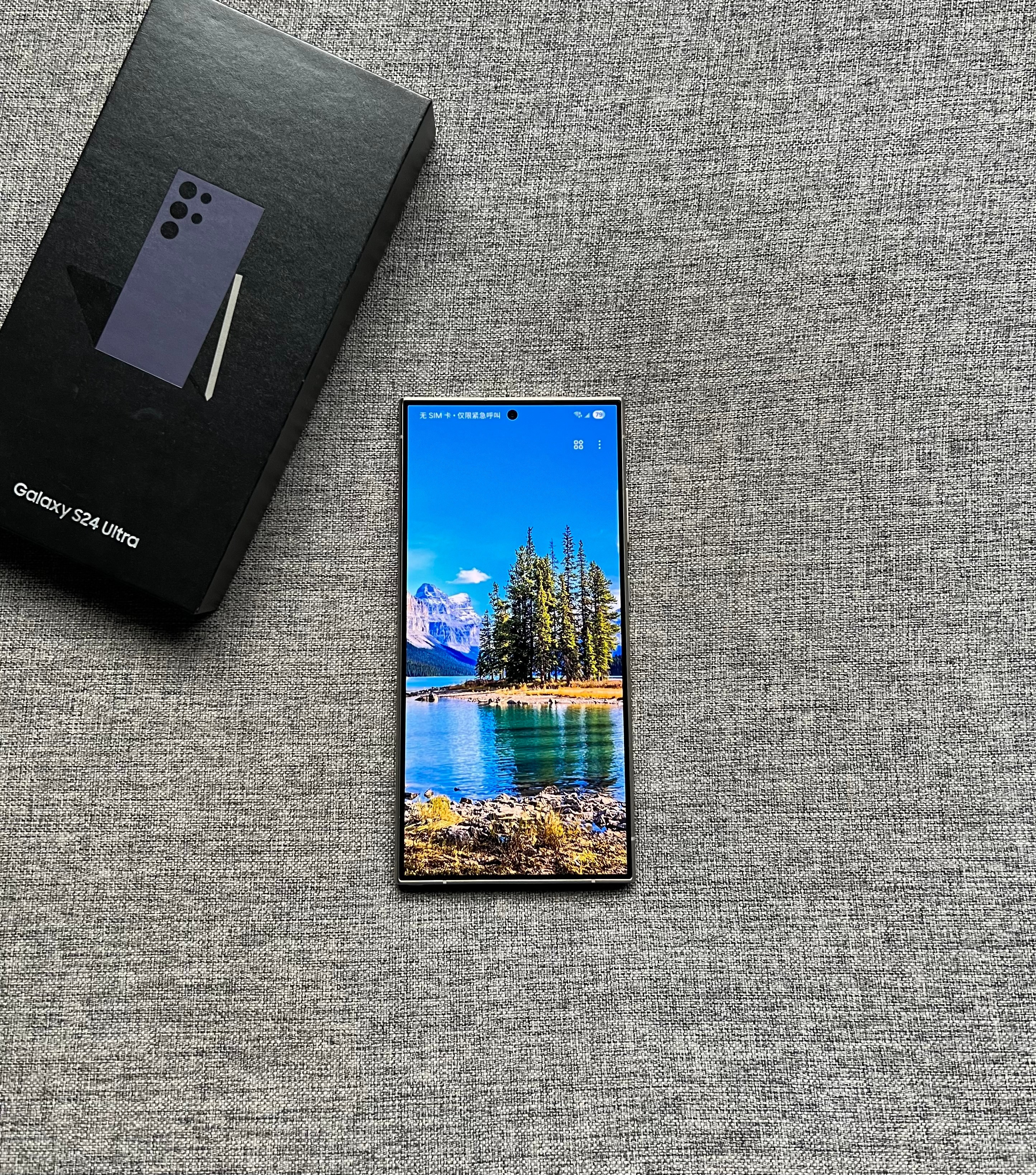 港行三星S24Ultra12+256G紫色，屏幕完美，外壳轻微痕迹，单机带