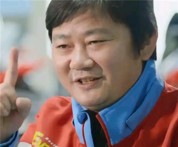 张雪宴请了曾经的自己，一句“董事长正在热身”彻底把张雪推上了热搜。可为了这句“