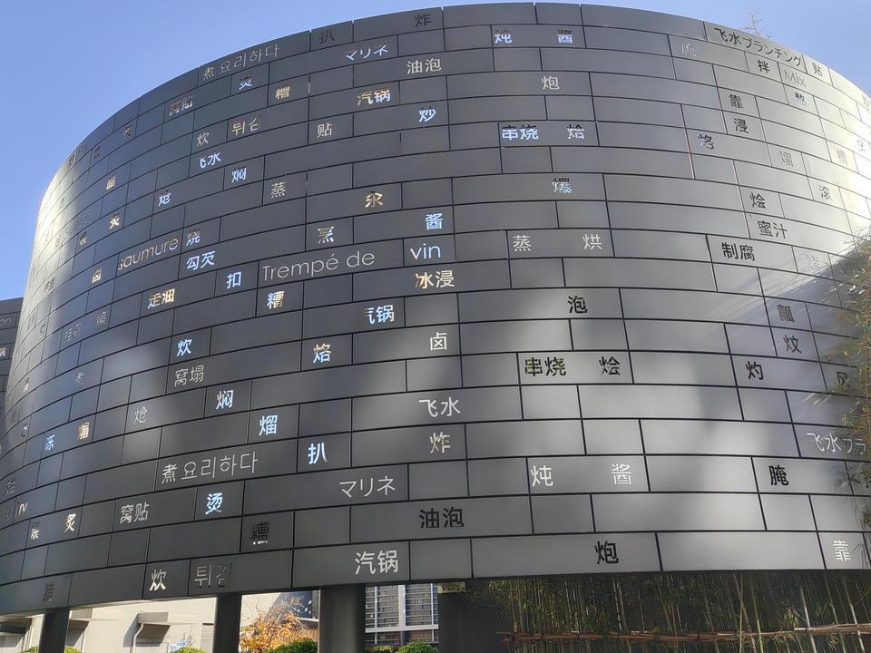 现在全上海的公交，要属金山最给力了。原先以为金山不通地铁，会极不方便，殊不知，金