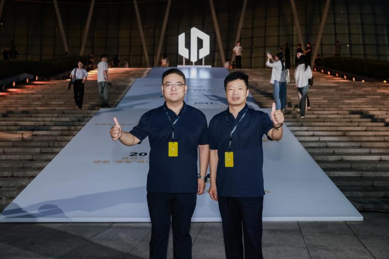 被用了一百年的汽车零件，凭什么零跑说不要就不要？打开任何一辆车的引擎盖，你都能