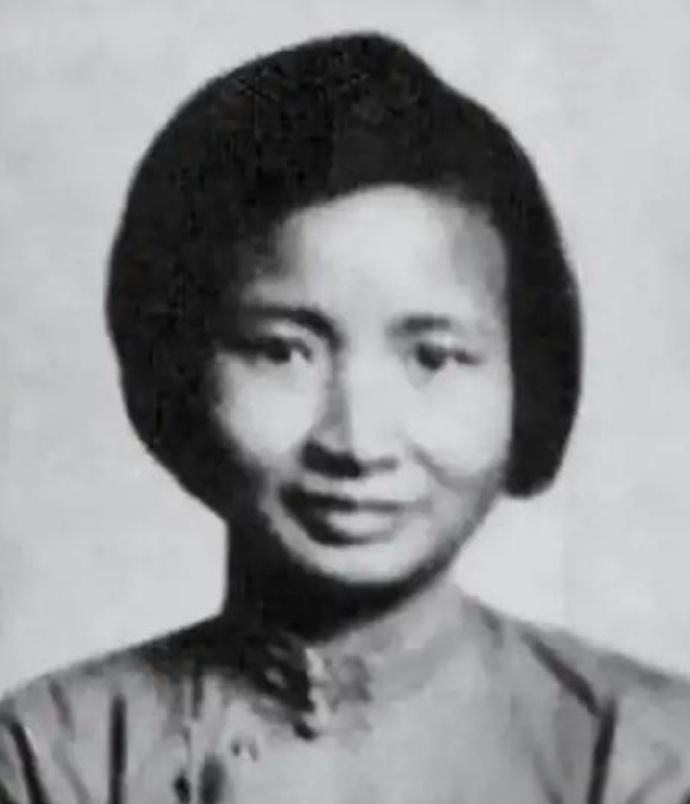 1932年，地下党钱瑛被俘，她敏锐地意识到，丈夫送给自己的珍贵怀表，极有可能暴