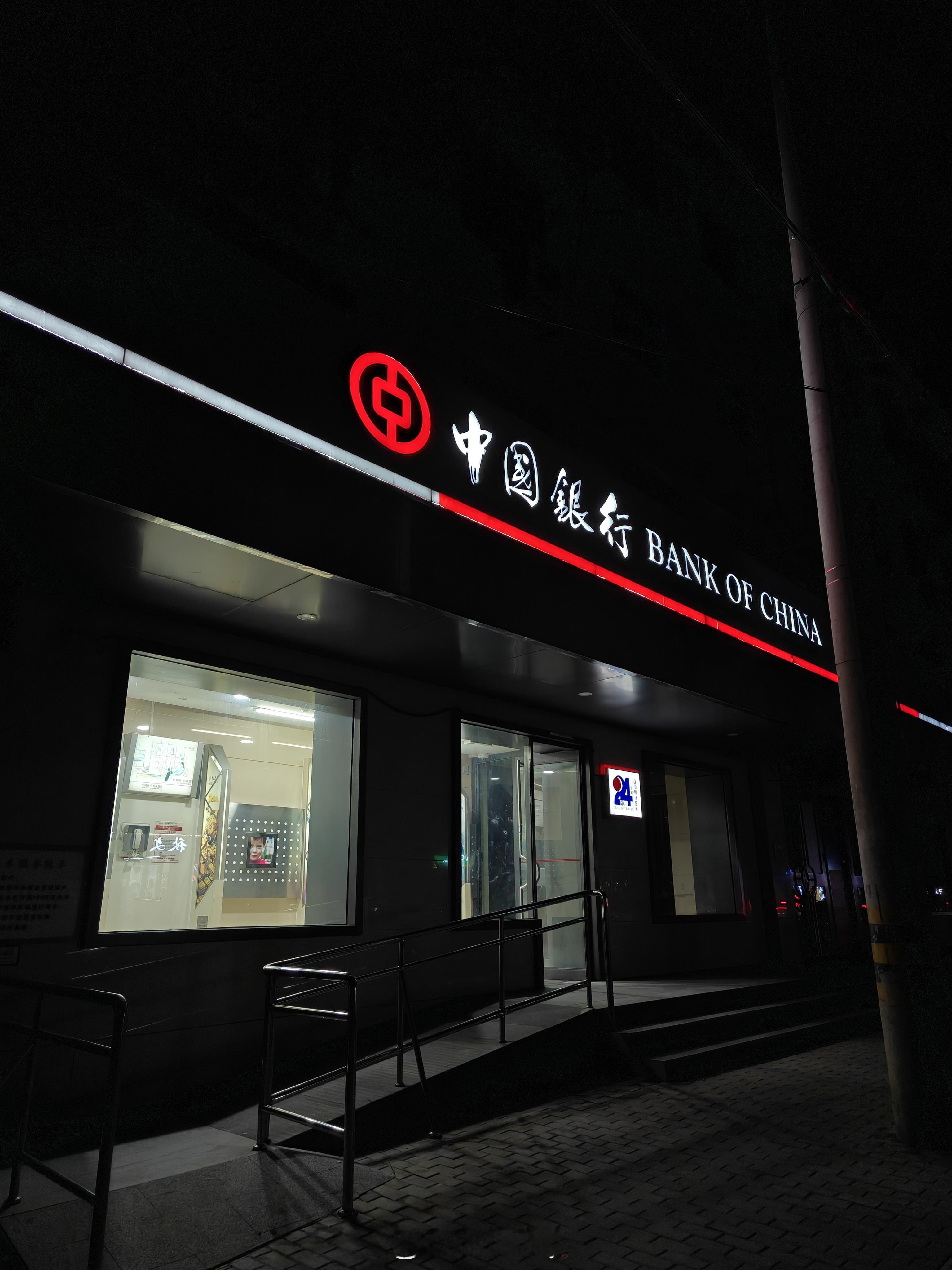 大晚上看多少有点诡异，这是什么壁纸。​​​