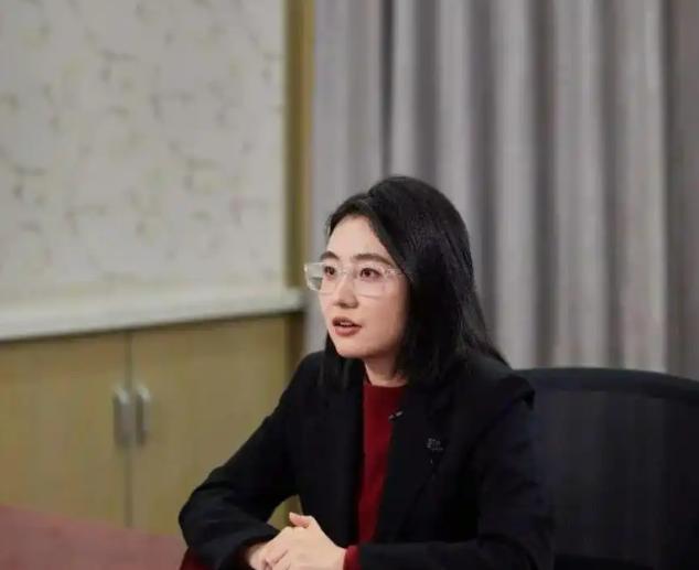 27岁清华博士陈一彤，直任上海交大博导，带的博士生竟比她年长......清华钱学