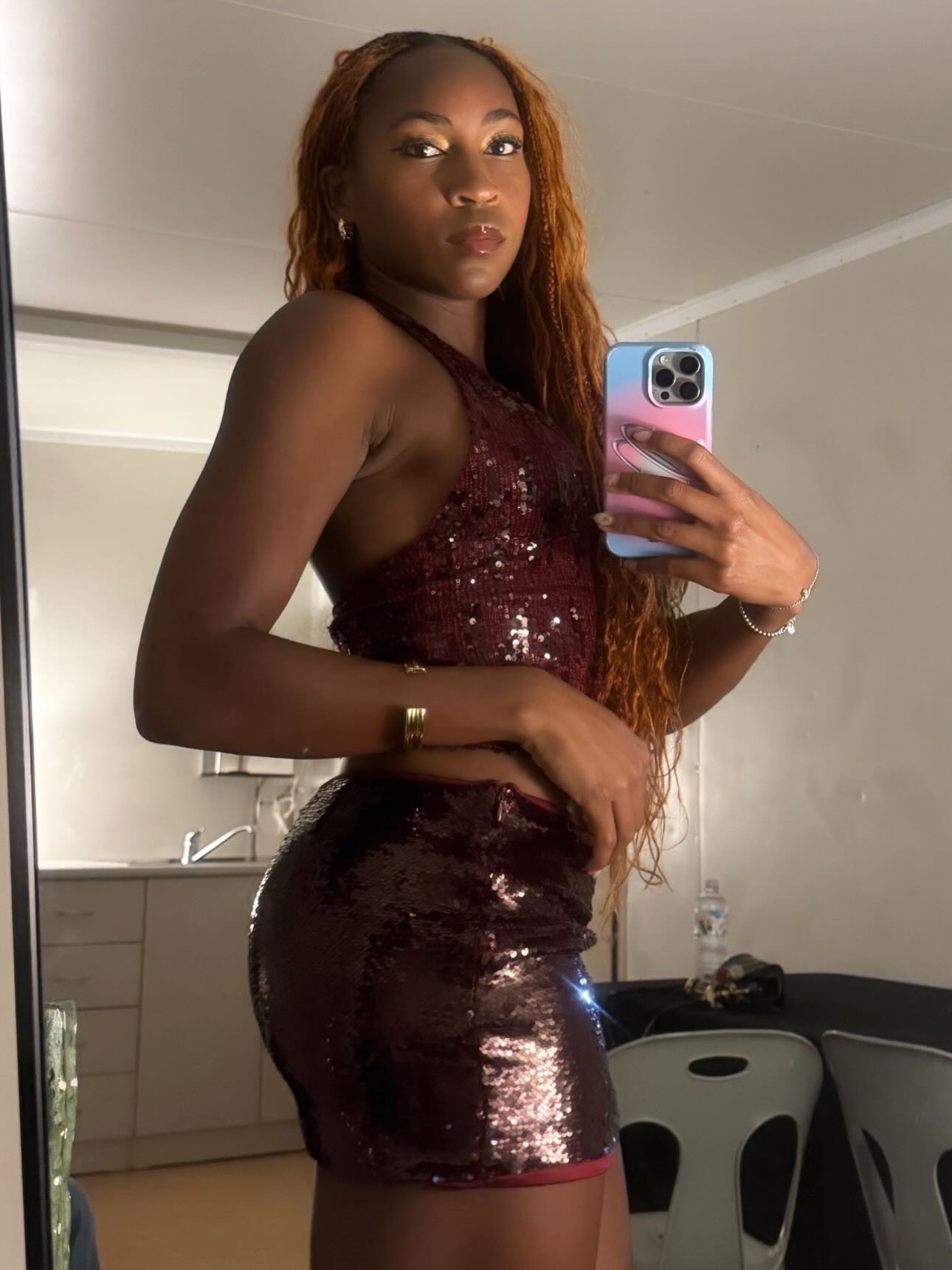 高芙一个月内两度输给斯维托丽娜，已慢慢被萨巴莱巴拉开差距。昨晚的迪拜半决赛打了3