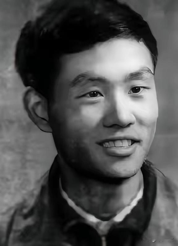 1970年，一知青因一首歌判死刑，被公审后，审判员给他的宣判竟然是“有期徒刑10