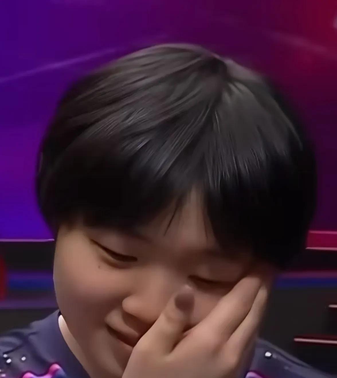 记者：拿下了这个混双冠军，请问你们怎么庆祝？小曼：别整别整，真把我俩当王楚钦孙