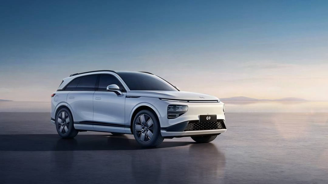 小鹏G9今天聊聊小鹏G9，一台把长途纯电体验拉满的中大型SUV。外观简约大气，贯