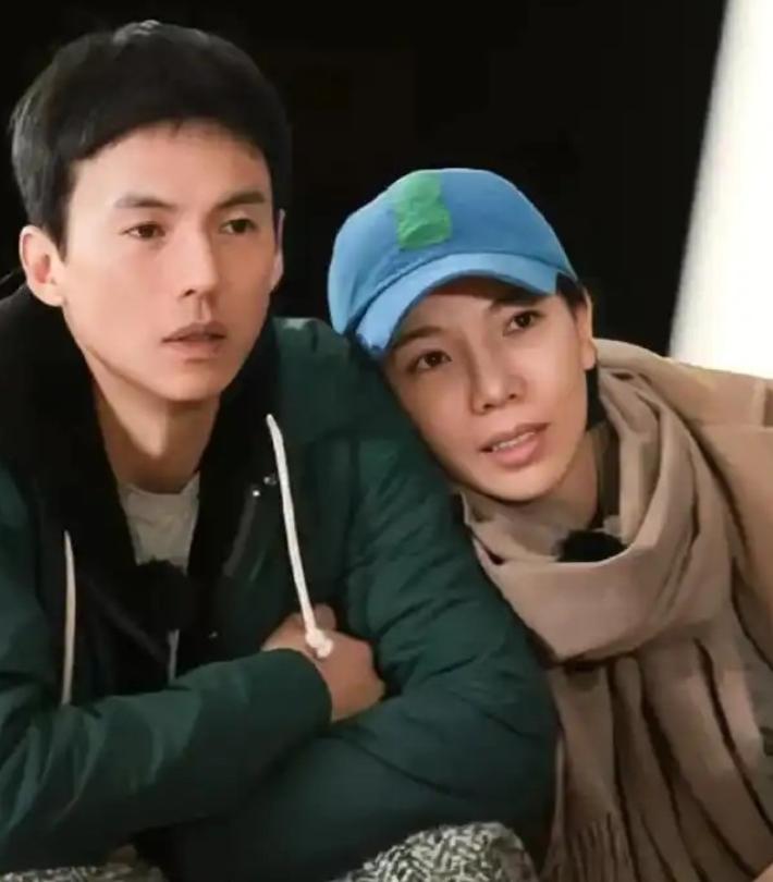 离大谱！宋宁峰今年45岁了，还是个男演员，居然300块钱的网贷都要找小三借，这经