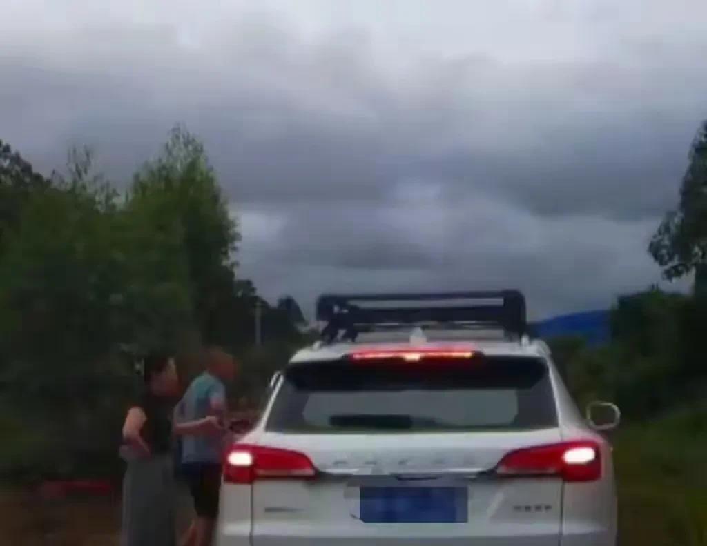 广西会车事件反转来的太快，谁之过？正在吃瓜看热闹，结果一下反转了，峰回路转，柳