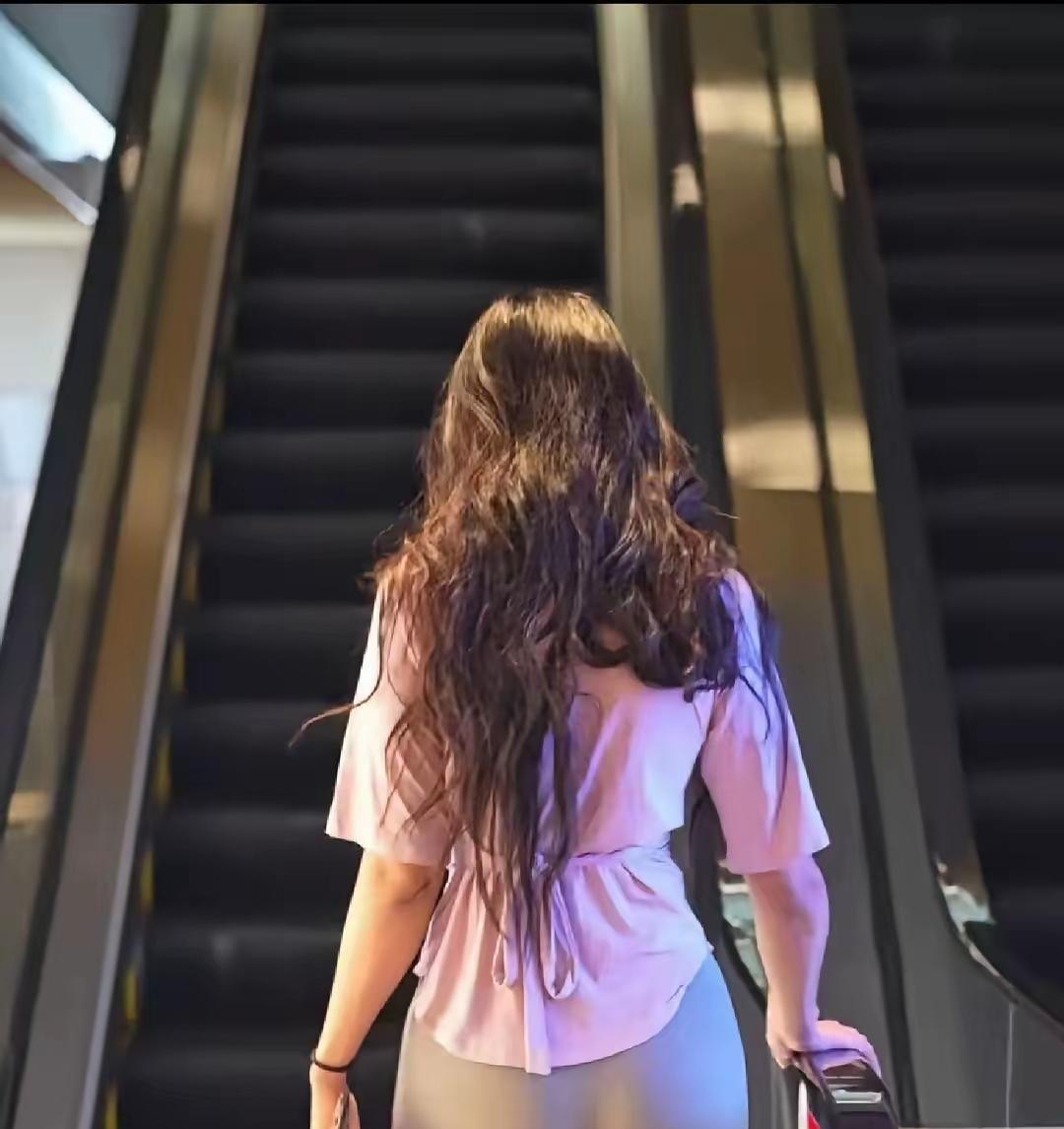 长发飘飘秀发披肩气质长发女孩气质长发女温柔秀发长发温柔长发女神秀出长发