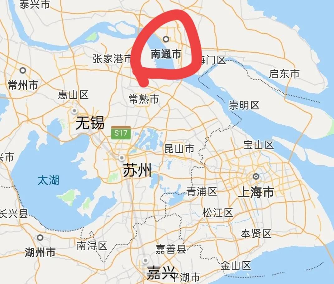 其实南通的地理位置不亚于苏州和无锡，甚至比苏州和无锡都还要好，同苏州一样，南通也