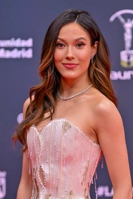 23岁谷爱凌亮相2026年劳伦斯世界体育奖颁奖典礼红毯上的她这样打扮显得好