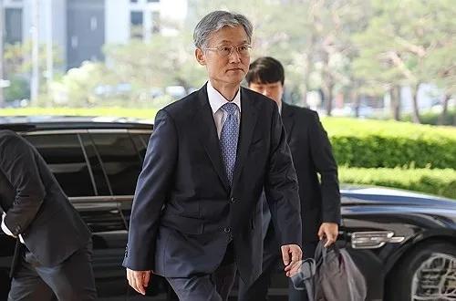 民主党执意要让曹喜大及大法官到国会过堂。显然是要习惯提问而不擅回答问题的大法官