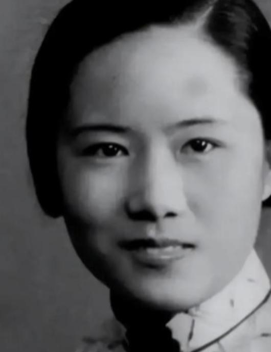 她帮美国造出原子弹，37年后回国，她一见到周总理便红了眼眶："我找不到父母的坟了