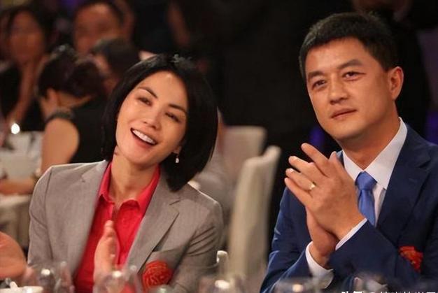 “李亚鹏睡过的，哪一个不是女神！”当年，李亚鹏和王菲去做产检，发现腹中胎儿是裂唇，回来的路上，李亚鹏