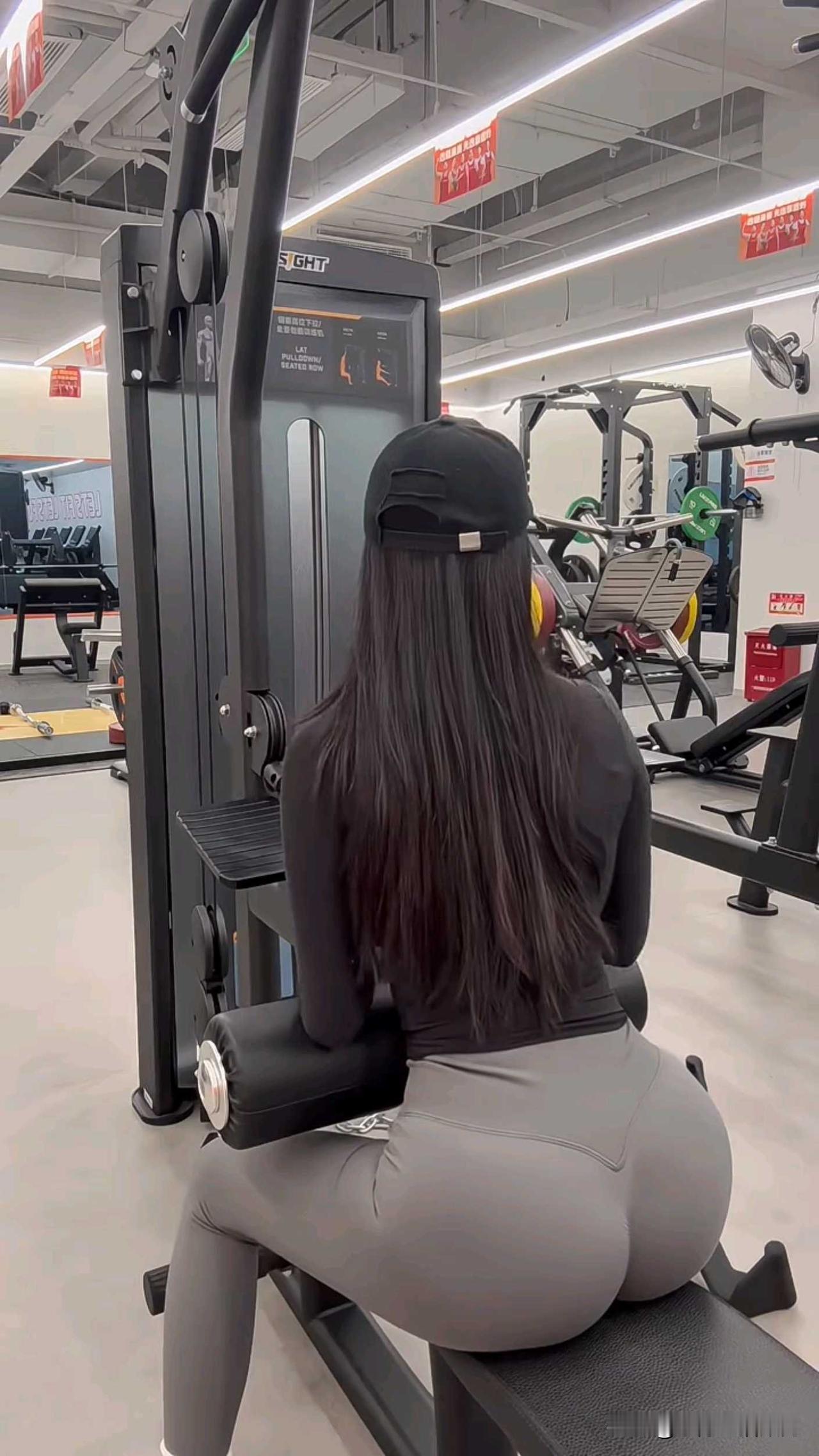 生活很简单，偶尔健健身