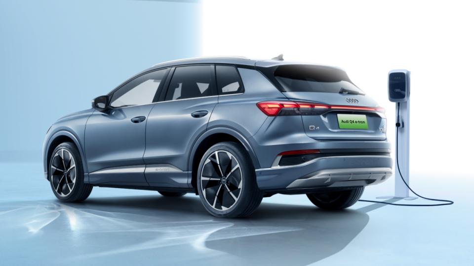 这款豪车“一降到底”!从近30万一口气跌至17.6万,还是台奥迪SUV