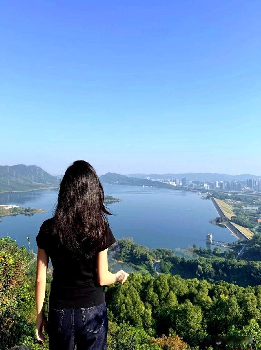 刚才看到几句大实话，看得我后背发凉。无论跟谁打交道，适度的强势，才是尊重的入场
