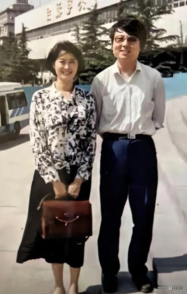 这位纯天然美女，估计80%人都认不出来是谁，你能认出她是谁吗？