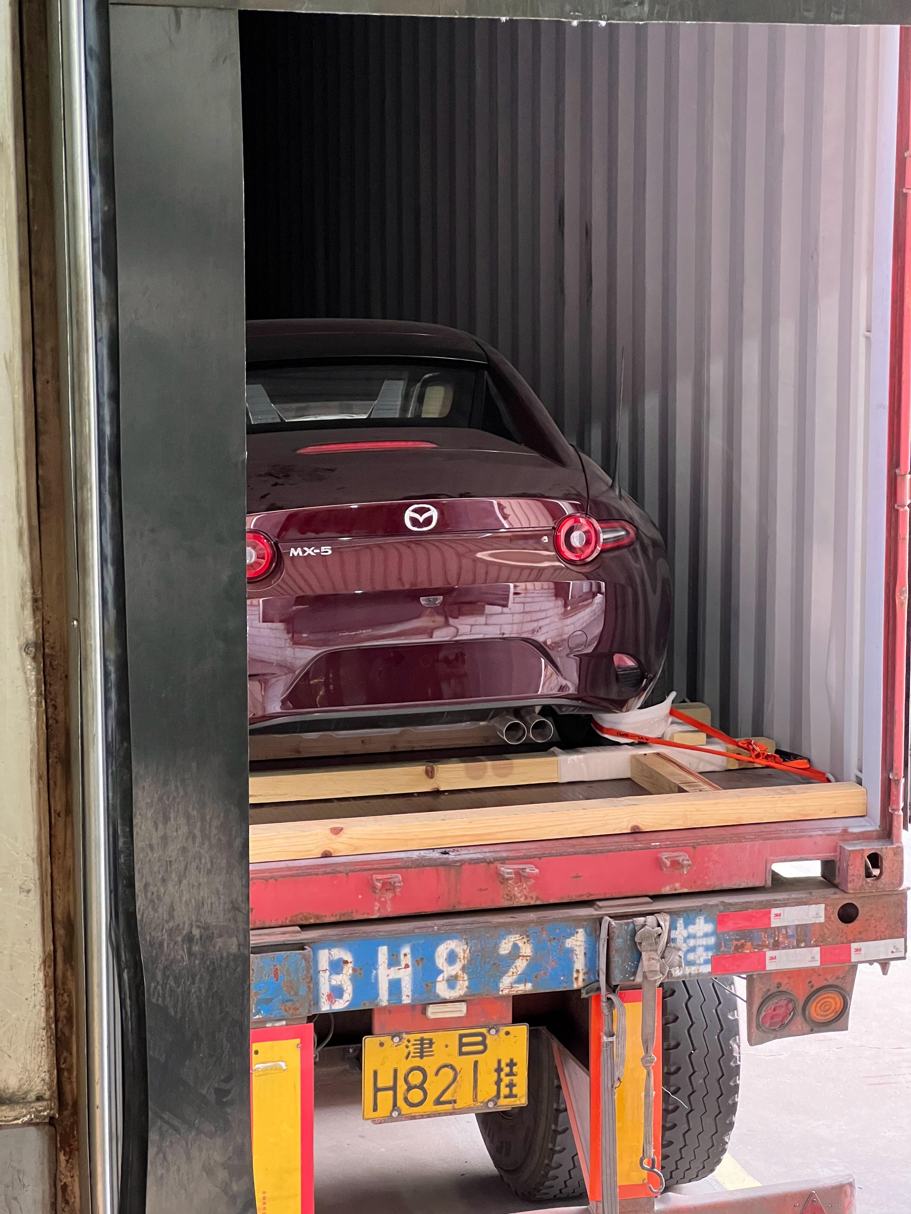 接着拆箱35周年纪念版MX-5自动挡硬顶天津·中国天津自由贸易试验区