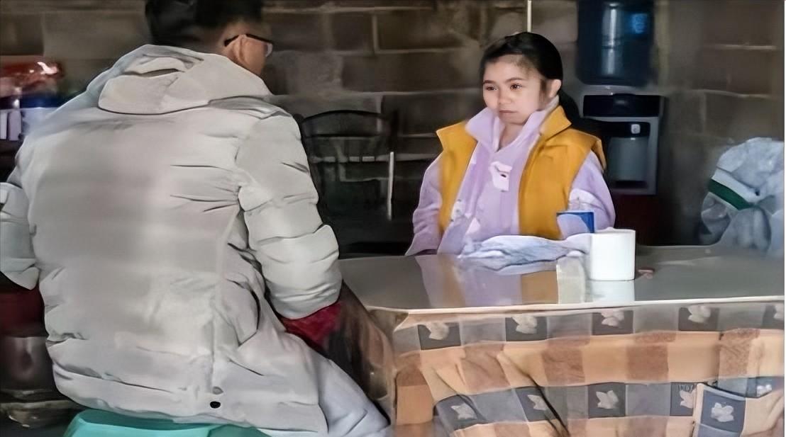 泪目！陕西一男子爱上了女网友，千里迢迢去表白，没想到，女孩是双腿残疾，靠捡废品维