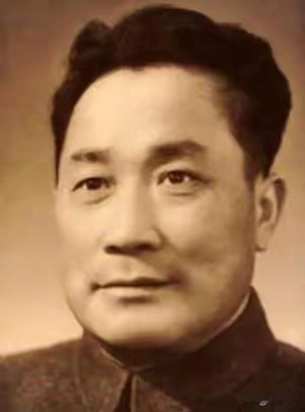 周恩来亲迎骨灰，刘伯承伤心倒地，毛主席一声长叹藏满遗憾周恩来亲迎此人骨灰，