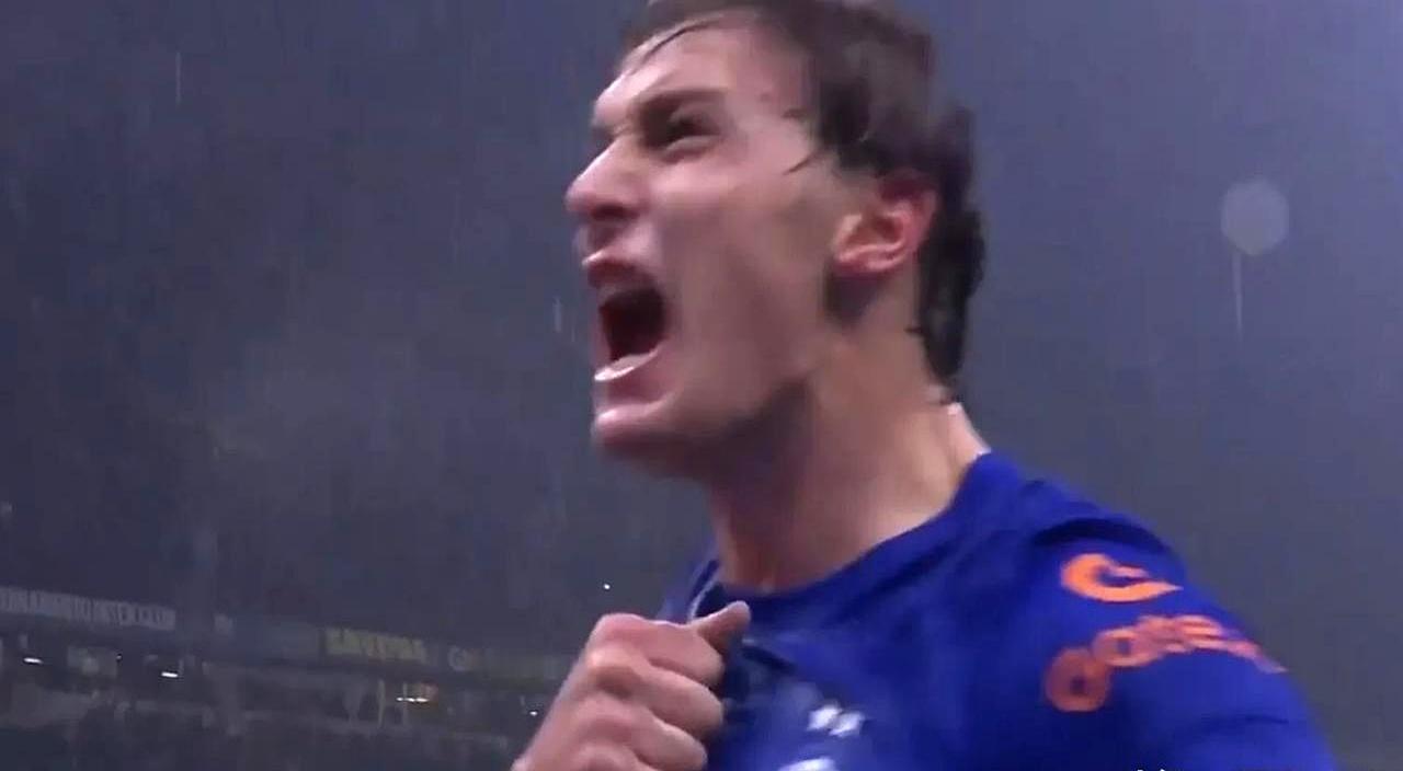 0-2落后升班马，国米主场死寂一片。谁能想到，35年才重返意甲的比萨，开场