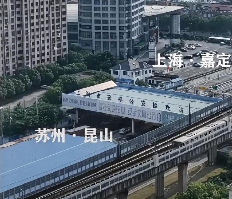 在上海所有地铁线路中，11号线是唯一一条能开出上海市、跨省运行的线路，也是国内首