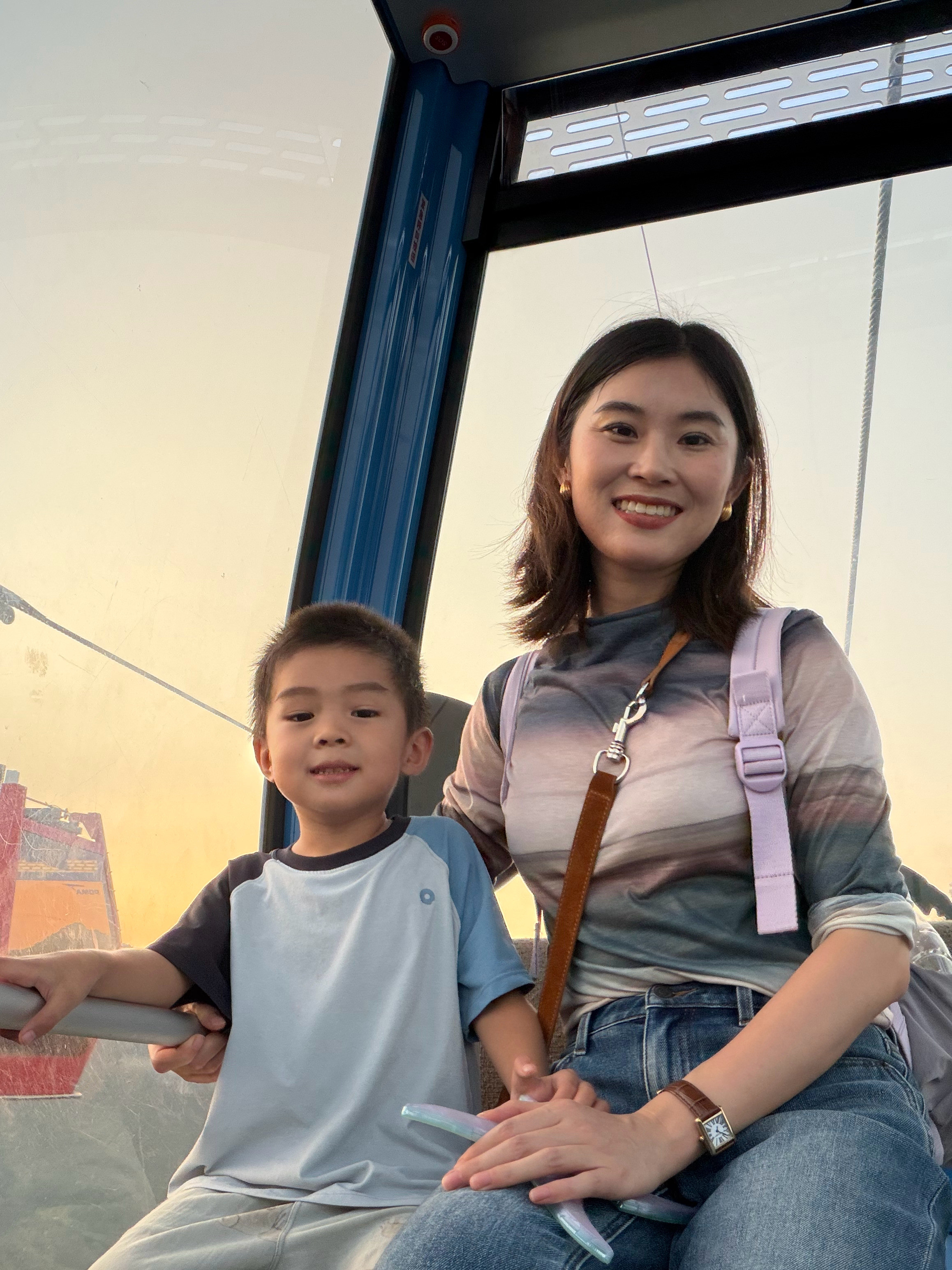 joy'stalk今日份一人带娃游桂林阳朔，还是蛮开心的，也没有很累。上午换了个更大的房间，梦中情房