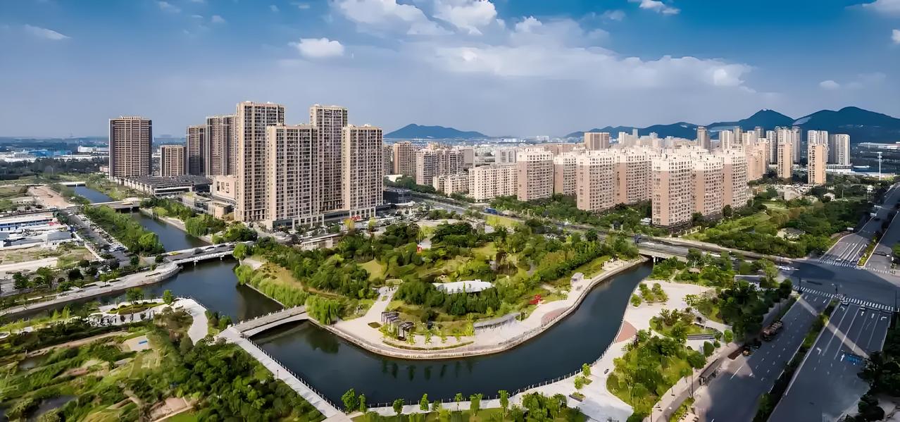 买房其实就是买地段的价值，你说对吗？大体没错，但现在只看地段已经不够全面，分两