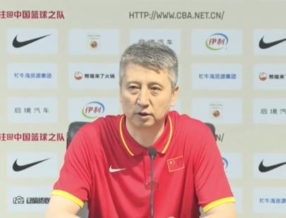 大比分输给日本队，赛后新闻发布会郭士强表示：年轻球员在经验上还有心理上都与对手有