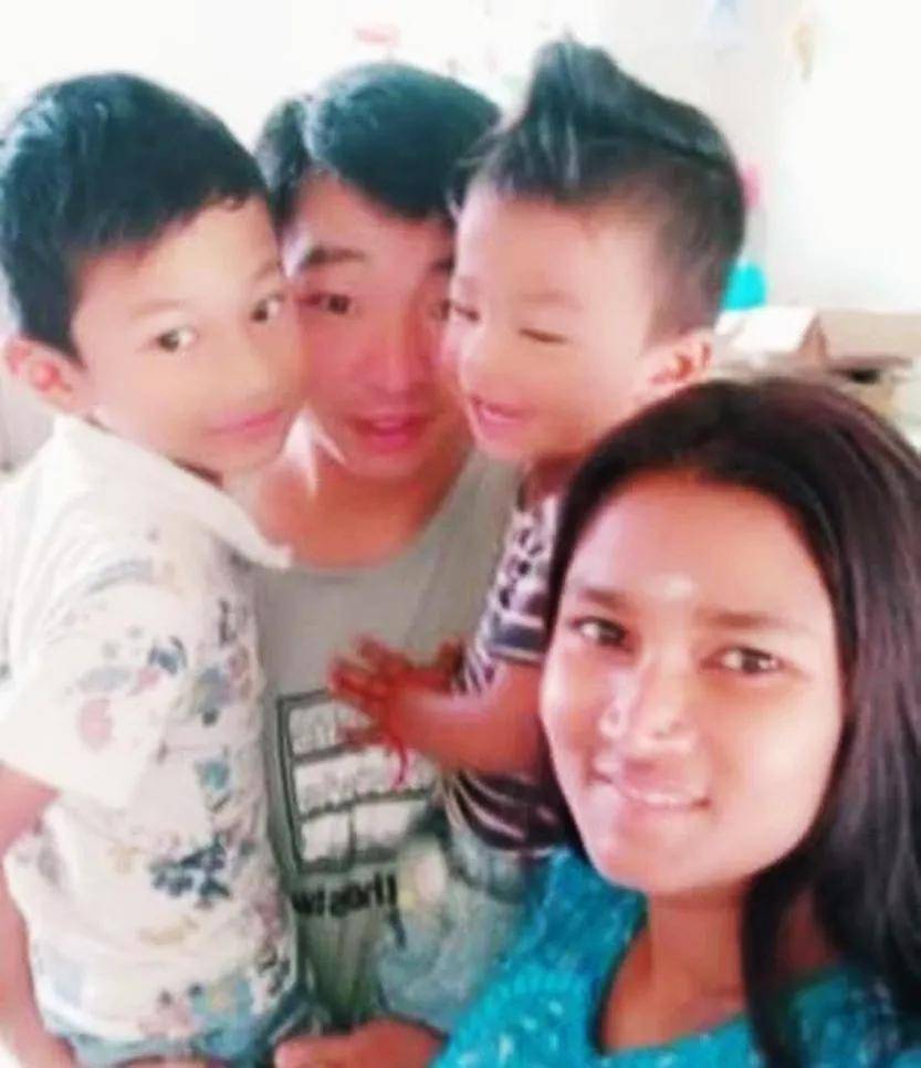 2012年，19岁的印度女孩莫迪娜，听说中国男人不打老婆、女人能挣钱，连夜收拾行