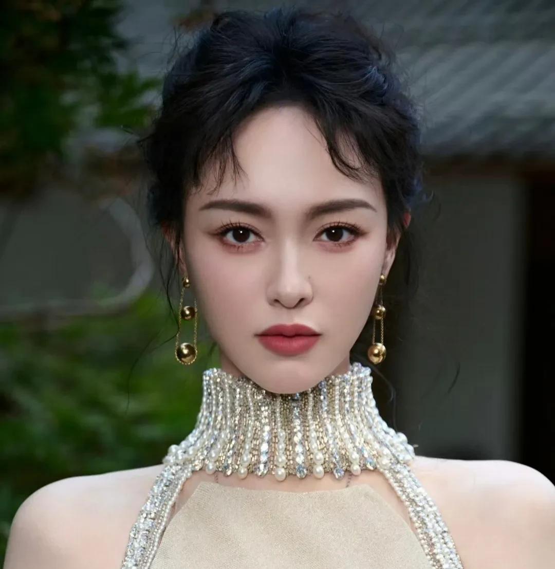 唐嫣这新妆也太权威了！居然看出混血感谁懂啊！之前看唐嫣总觉得是甜妹，这次新妆一