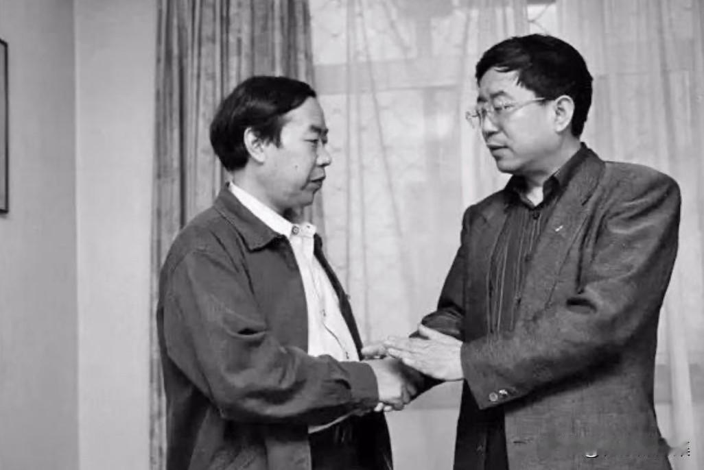 1997年9月，贾平凹主编的《美文》杂志创刊五周年，在西安举办纪念活动，邀请了余