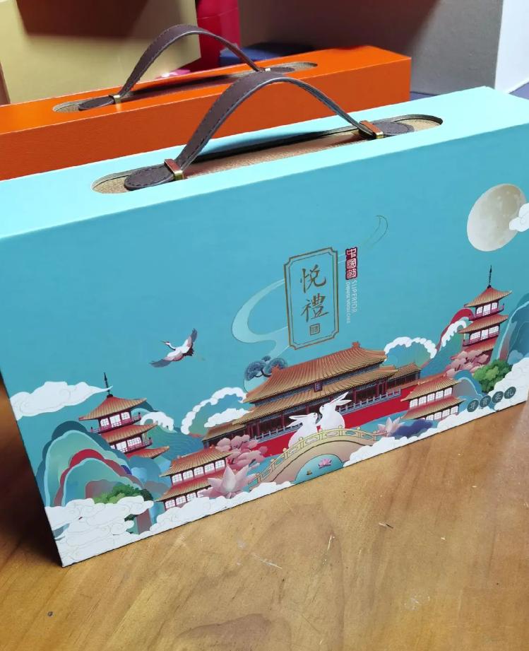 快到中秋了，我提前半个月就给女儿打了电话，跟她说：“闺女，今年中秋，你别给我乱买