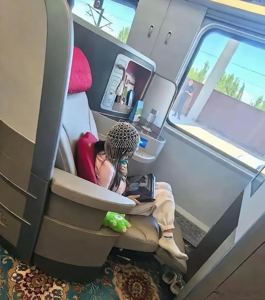 好奇问一‎下，这种小孩长大﻿了会不会自卑？