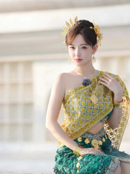 看《是女儿是妈妈二》好喜欢邓老师和程潇这对新母女组合啊！七十四岁的黄圣依妈妈邓