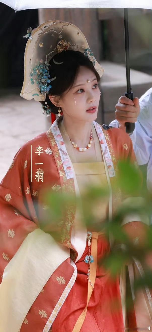 李一桐代拍生图李一桐代拍生图状态生图直出都这么抗打，李一桐颜值真的很稳定