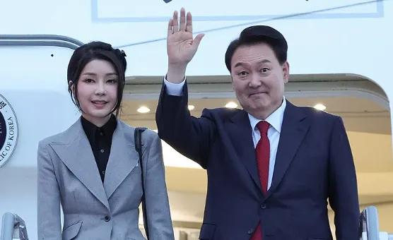 尹锡悦绝对是韩国历史上“最痴情”的总统！据韩联社的消息称，12月21日，尹锡