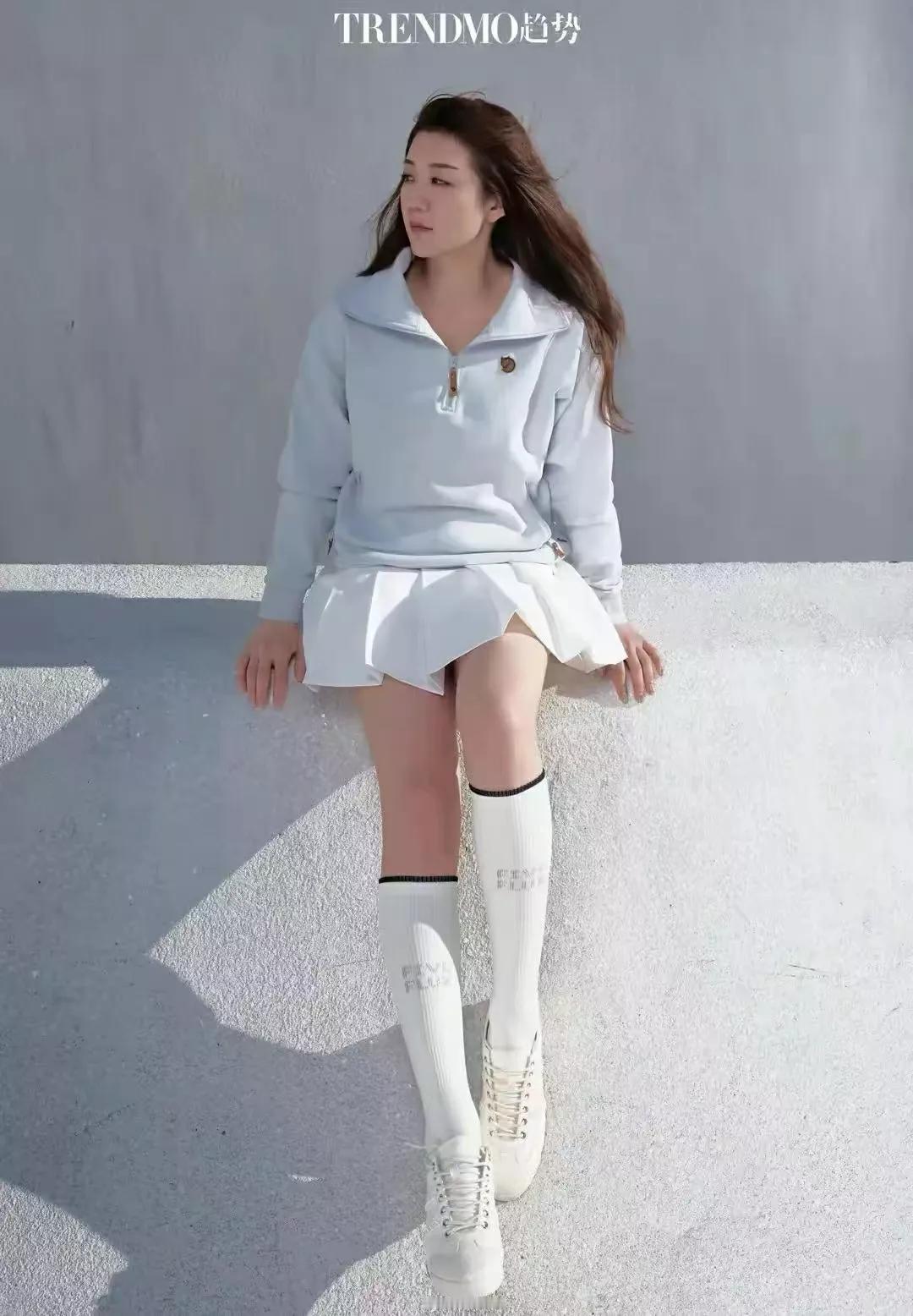 陈梦穿百褶裙，妥妥的青春女大，洋溢的奥运卫冕冠军奥运乒乓球女单卫冕冠军陈梦的