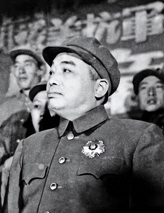 1949年彭德怀步入会场，先大笑后却突然怒斥，要把主席身边的“猪头”赶走是为何？