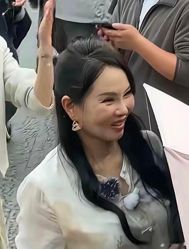 伊能静一年花几百万在脸上，还是回不了春