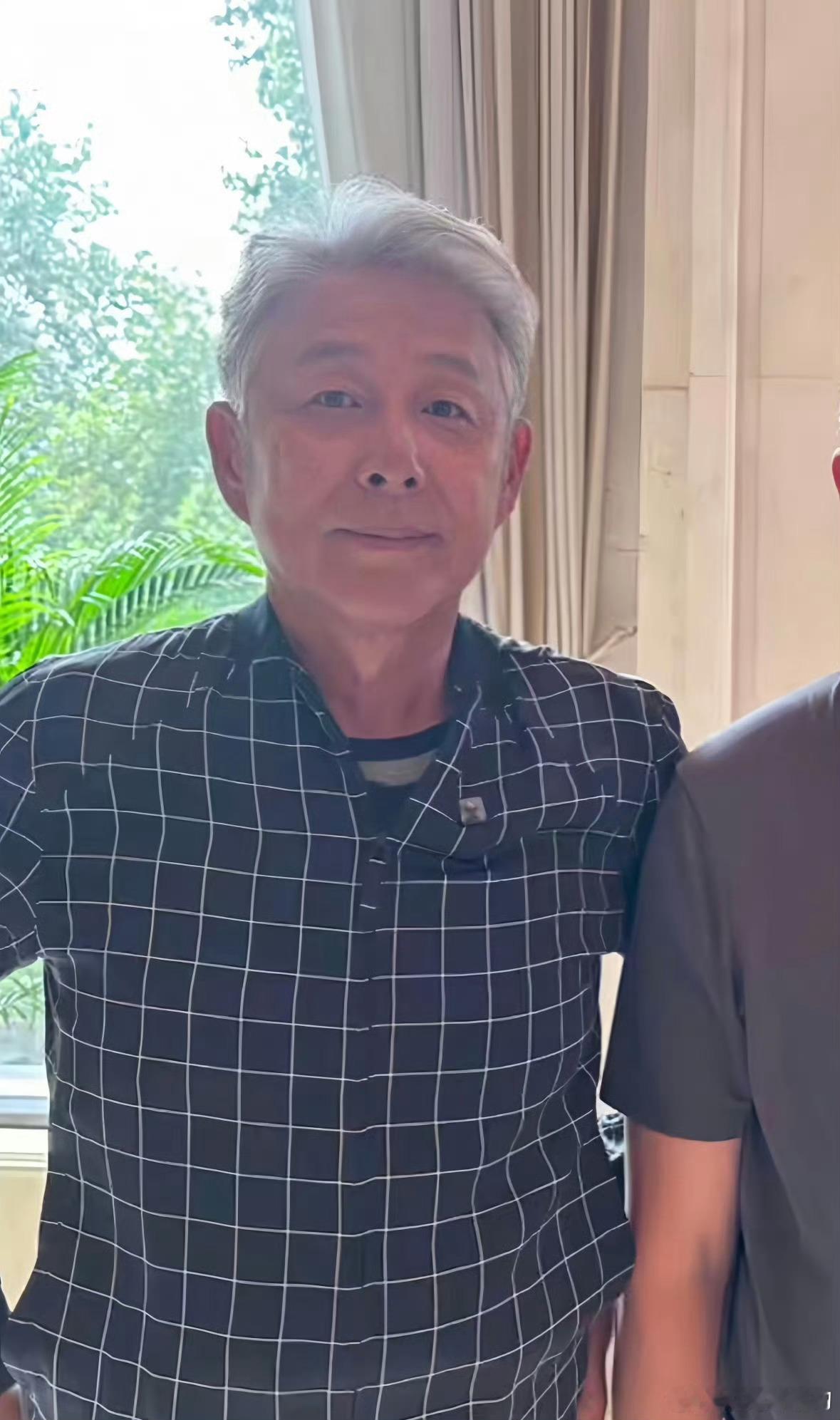 陈道明头发全白了怎么老得这么快？​​​