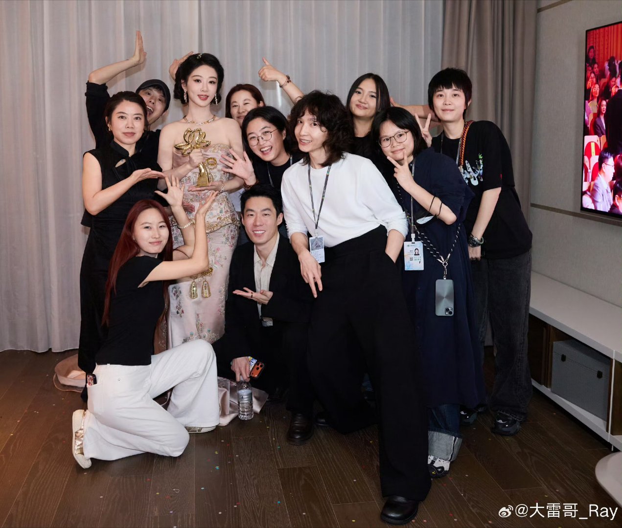 大雷发杨紫白玉兰碎片玉兰后台名场面来了！经纪人大雷晒出独家幕后碎片，最出圈的竟是