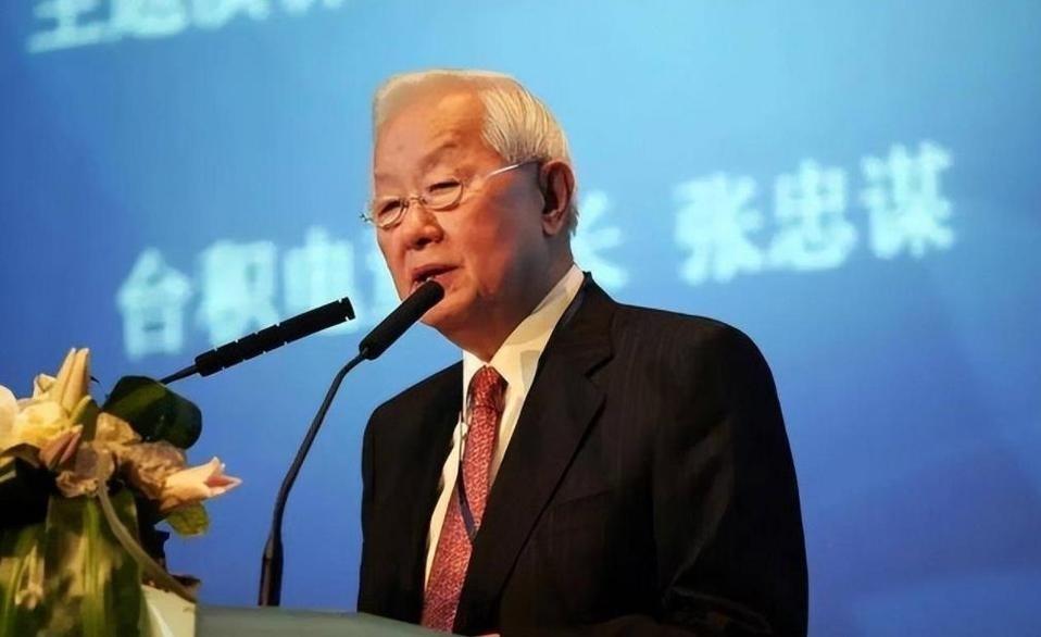 台积电张忠谋再度语出惊人：“倘若美国真要扼住他们，中国恐怕无力应对！”他甚至放出