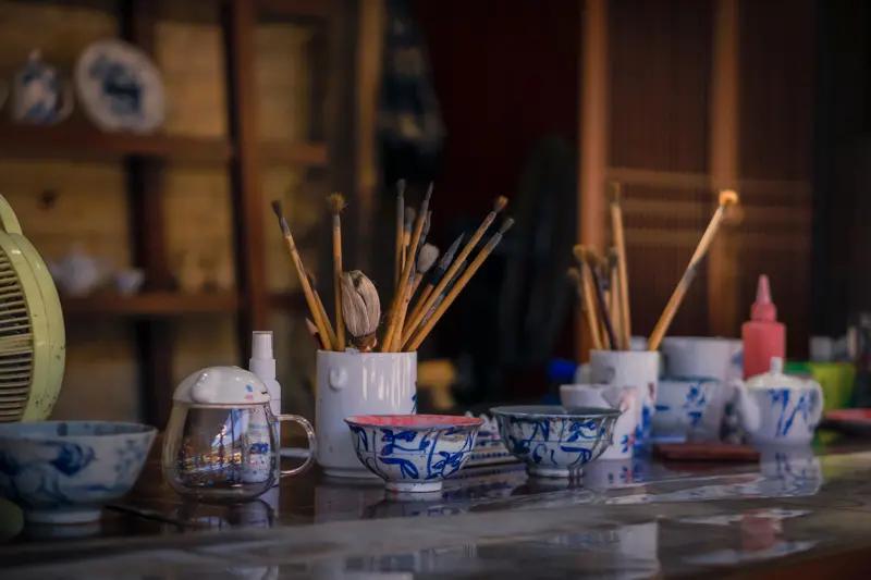 慢煮人生味，大器晚成时常闻“出名要趁早”，今人更是恨不能将“年少有为”四字刻